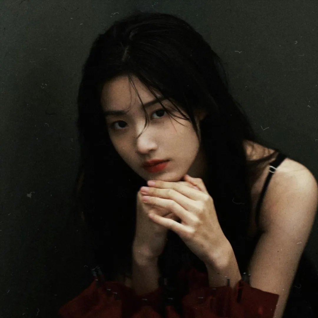 小姑娘艾萝依